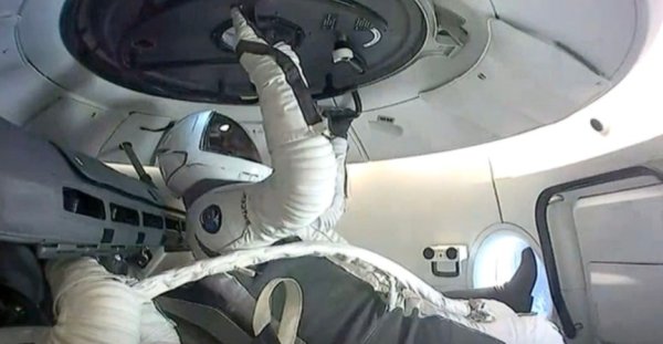 线下股票配资 见证历史！人类完成首次商业太空行走 亿万富翁在舱外停留10多分钟